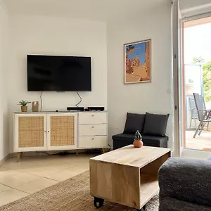 https://la-villa-melanie-neuf-equip-terrasse-centre.fr-provencehotel.com